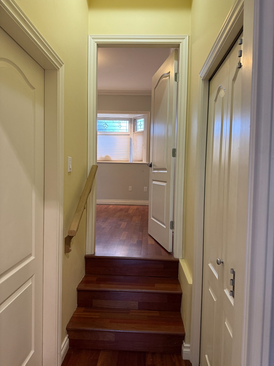 Bright 11ft Ceiling Garden Suite, Utils Included, Near Skytrain 4