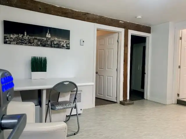 2 1/2 ENTIÈREMENT MEUBLÉ ET ÉQUIPÉ À LOUER