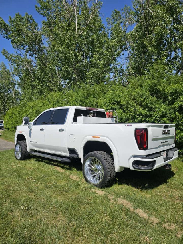 2022 GMC 2500HD SLT in Cars & Trucks in Calgary - Image 2