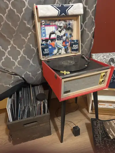 Have another 180+ records ranging from Hank sr - Alan Jackson - a beatles 45- to dr Dre chronic - 20...