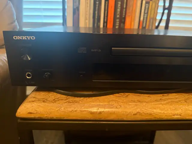  Onkyo C-7030 Audiophile CD Player – Like New (Black) in Stereo Systems & Home Theatre in Delta/Surrey/Langley - Image 2