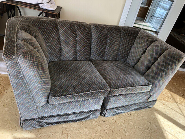 Vintage love seat in Couches & Futons in Regina - Image 3