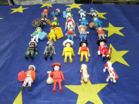 Petite Collection de 24 Figurine Playmobil Vendu en Lot pour 30$