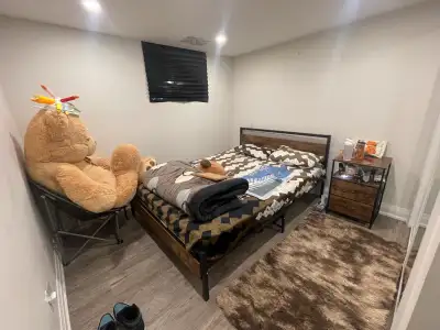 One room for rent for 2 girls to share