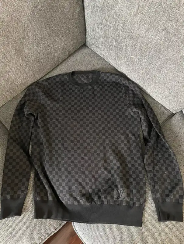 100% Authentic Louis Vuitton Damier Sweater in Men's in Mississauga / Peel Region - Image 2