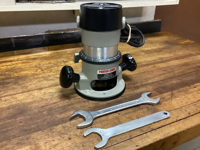 PORTER CABLE 6902 TYPE 5 H. D. 1 3/4 HP FIXED BASE 1/4” ROUTER in Power Tools in Barrie - Image 2