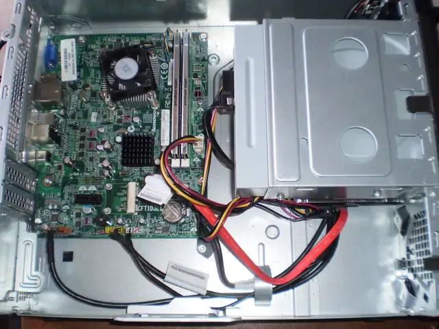 Desktop Computer CASE with Power Supply, Lenovo in Desktop Computers in City of Toronto - Image 3