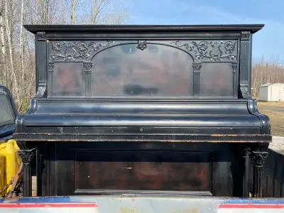 FREE VINTAGE UPRIGHT PIANO FREE DELIVERY FREE, View more