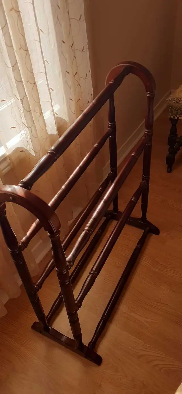 Quilt Rack in Bookcases & Shelving Units in Ottawa - Image 2