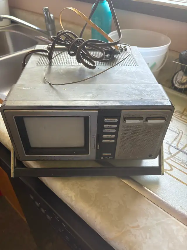 Portable tv in General Electronics in Edmonton - Image 4