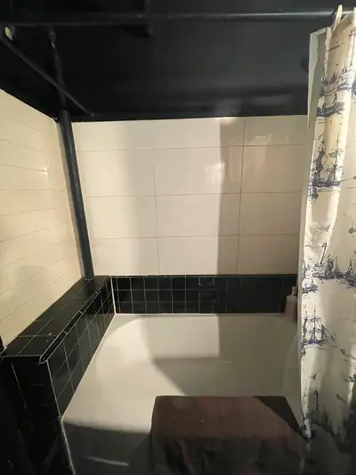 Cozy Private Room in the Heart of Fairview – Pet Friendly! $7
