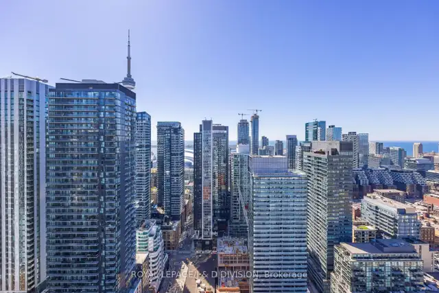 Luxury Downtown 1.5yr old 1 1 Condo for only $2750 per month