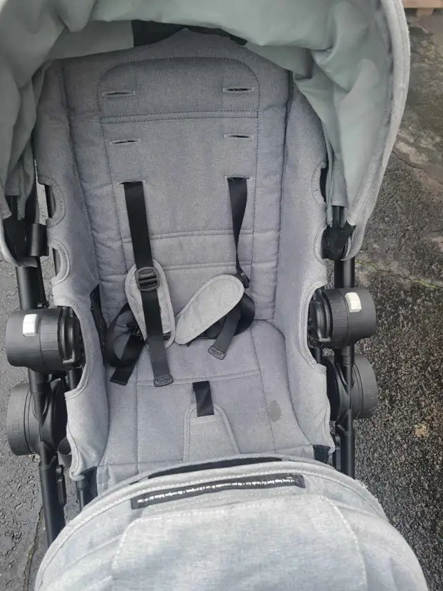Baby Stroller (double) in Strollers, Carriers & Car Seats in Trenton - Image 5