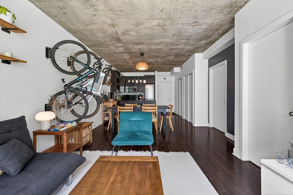 Loft Saint-Henri — chambre fermée, piscine, gym — photo 2