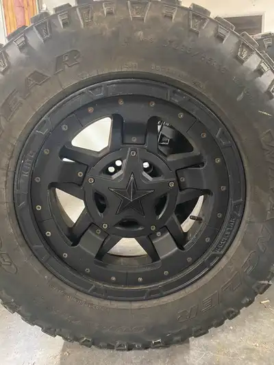 6 bolts, etait installer sur gmc sierra 1500 2018 Bolt Pattern: 6x139.7 mm (6x5.5") Center Bore: 78....
