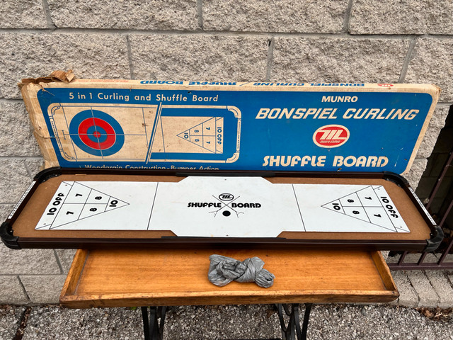 VINTAGE BONSPIEL / SHUFFLEBOARD TABLE + ORIGINAL PLAYING PIECES in Arts & Collectibles in Mississauga / Peel Region - Image 2