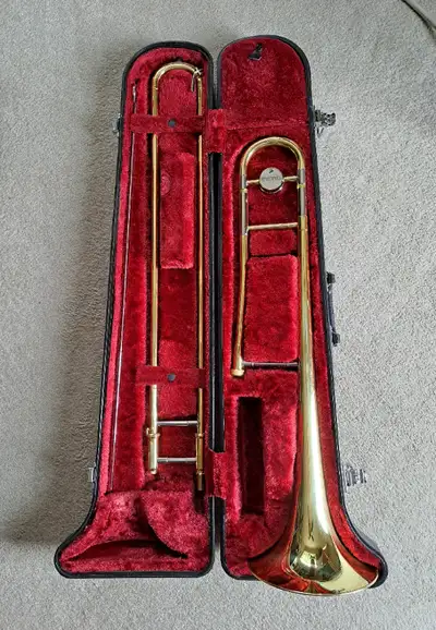 Well maintained Yamaha student trombone. Includes slide oil and tuning slide grease. Model YSL354.