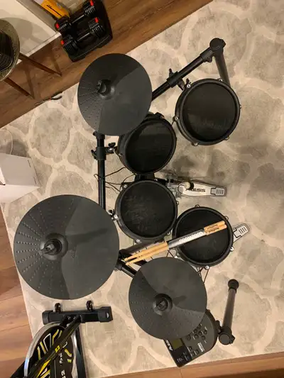 Amazing electric drum kit minimal ware and tear and fresh unused drums sticks ***pickup and cash onl...