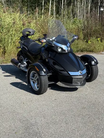 Le véhicule est en excellente condition, toujours bien entretenu et prêt à prendre la route. Son fia...