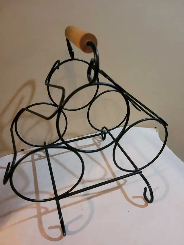 Metal Wine Bottle Holder in Kitchen & Dining Wares in Kitchener / Waterloo - Image 4
