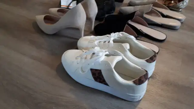 Womens Shoes in Women's - Shoes in Norfolk County - Image 5