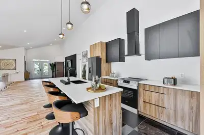 750 5e Rang, Sainte-Julienne, QC, J0K 2T0 678 888 $ 5 Chambres 2 Salles de bain * INTERGÉNÉRATION *...