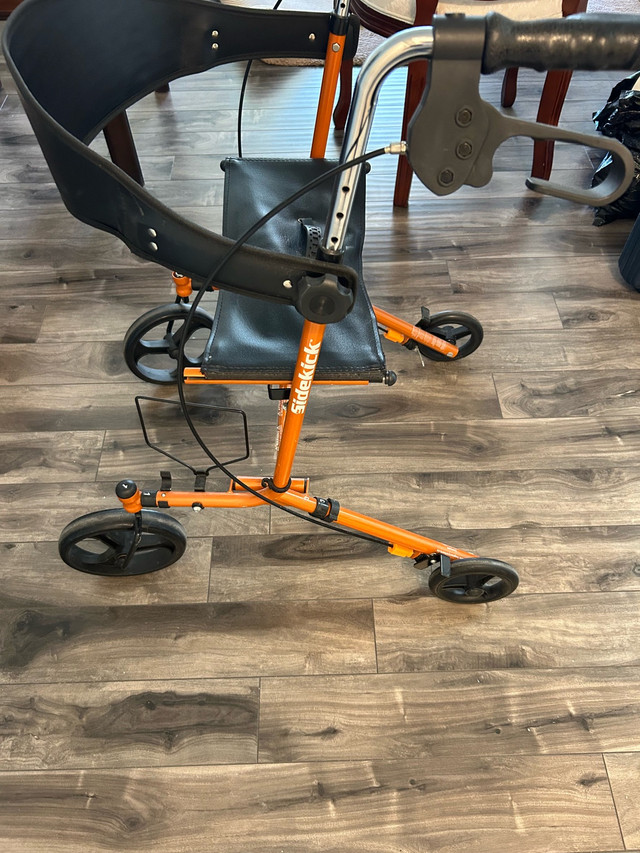walker  for adult dans Santé et besoins spéciaux  à Ville de Montréal - Image 2