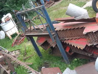 Metal Break, stands 5 feet high 4 feet wide. Perfect for light gauge metal. works good. $250 Please...