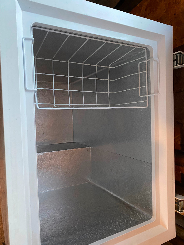 For Sale. 5 cubic foot chest freezer in Freezers in Sault Ste. Marie - Image 4