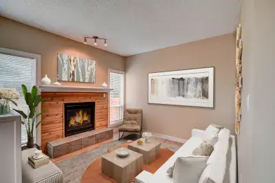 TOWNHOUSE MillWoods. BASEMENT FAMILY ROOM. SCHOOL SO CLOSE! Fenced Yard, TWO Tandem Parking Spots. 3...
