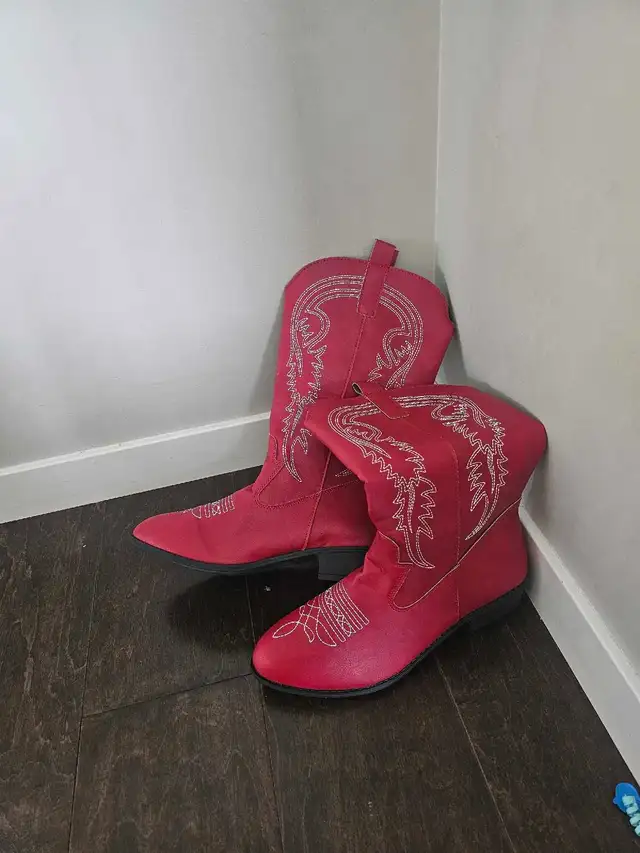 Western Cowboy Boots for women, red Color Size 8 in Women's - Shoes in Calgary - Image 4