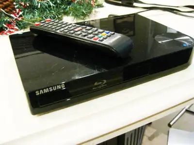 Samsung Blu-Ray Player & Remote Control #BD-E5400 With Wi-Fi, View more