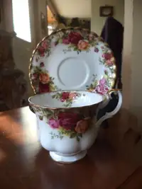 Royal Albert Old Country Rose cup / saucer bone china England