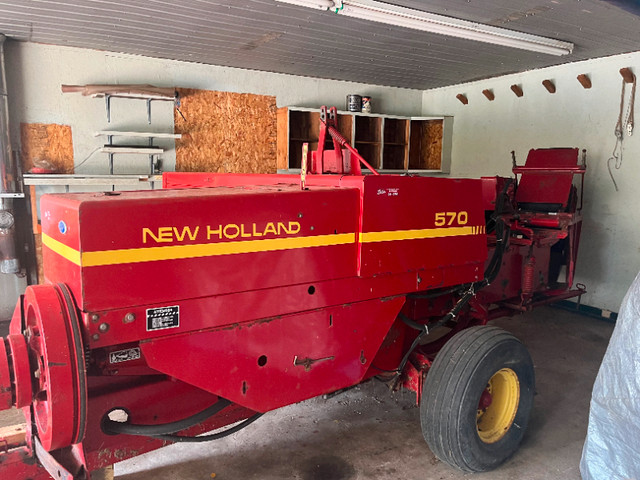 New Holland 570 square baler in Farming Equipment in Oshawa / Durham Region - Image 2