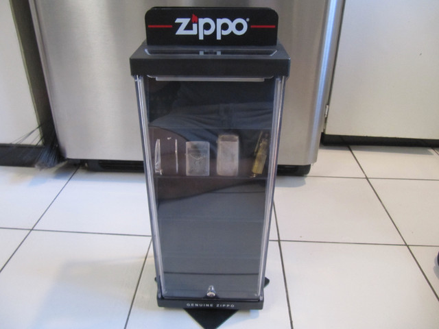 Classic Zippo Lockable 30 Lighter Turntable Display X Condition in Arts & Collectibles in Mississauga / Peel Region - Image 3