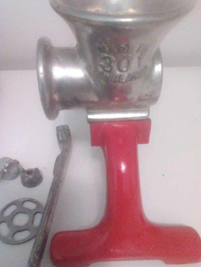Vintage Meat/Sausage Mincer in Arts & Collectibles in Mississauga / Peel Region - Image 3