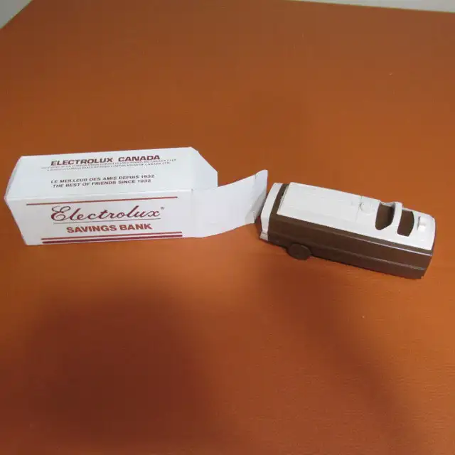 VINTAGE ELECTROLUX BANQUE ASPIRATEUR VACUUM PROMO in Arts & Collectibles in Laval / North Shore - Image 3