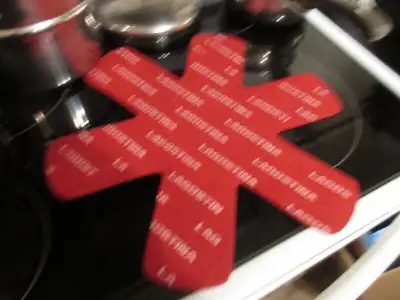 Ensemble de 4 feutres protecteurs pour batterie de cuisine Laval-Des-Rapides, près de l’autoroute 15...