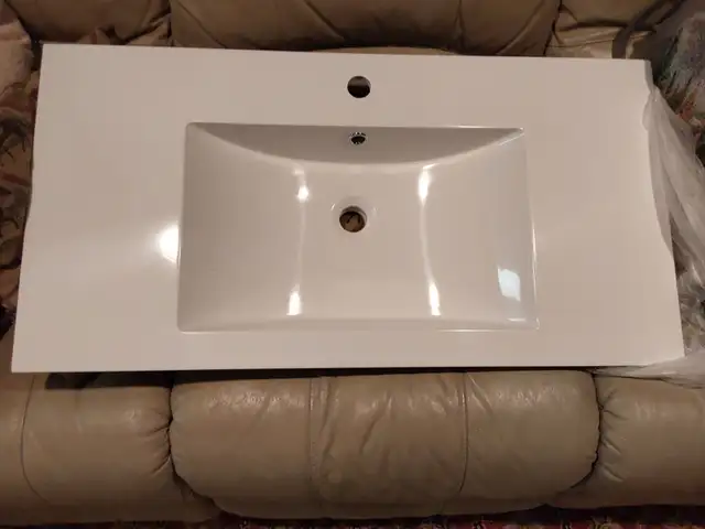 Vanity top in Cabinets & Countertops in Oakville / Halton Region - Image 2