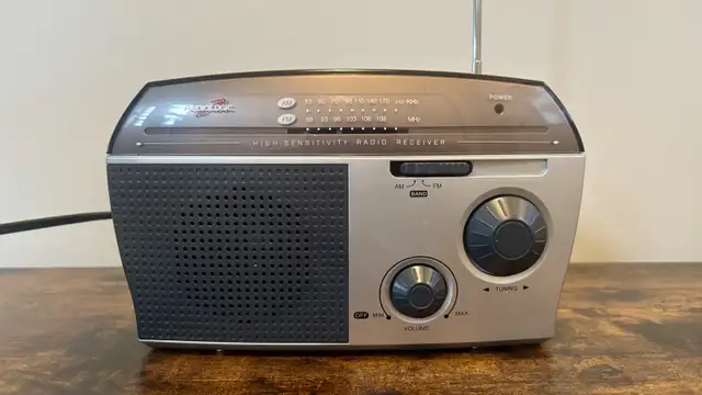 AM / FM Radio in Stereo Systems & Home Theatre in Kingston - Image 2