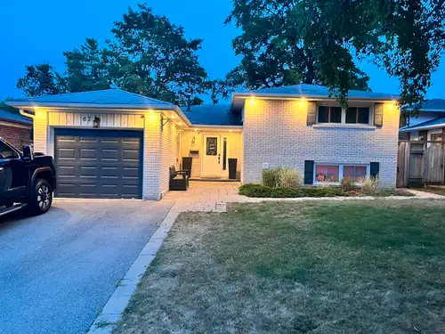 Port Union and Lawson rd. 3 bedroom house. 2 car parking (driveway and garage) New kitchen and 1 bat...