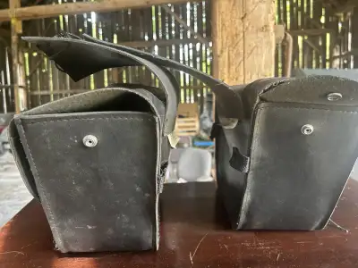 Add some classic style to your ride with these leather motorcycle saddle bags. they measure 5 1/2 in...