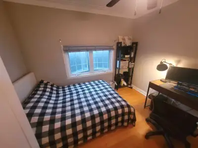 Room for Summer Sublet [Fully Furnished]
