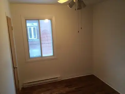 Beau 4 1/2 - 2 chambres fermées - Metro Honoré-Beaugrand Disponible, 1100$/mois 3074 RUE ST-EMILE 51...