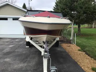 1986 regal 18 pieds,4 cylindres,en bonne condition,bonne remorque,pret pou l ete