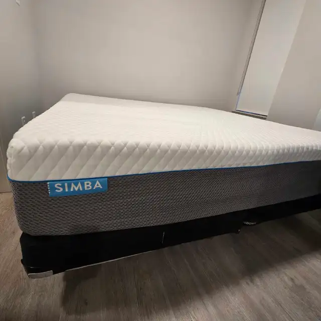 King size bed mattress + base in Beds & Mattresses in Calgary - Image 2
