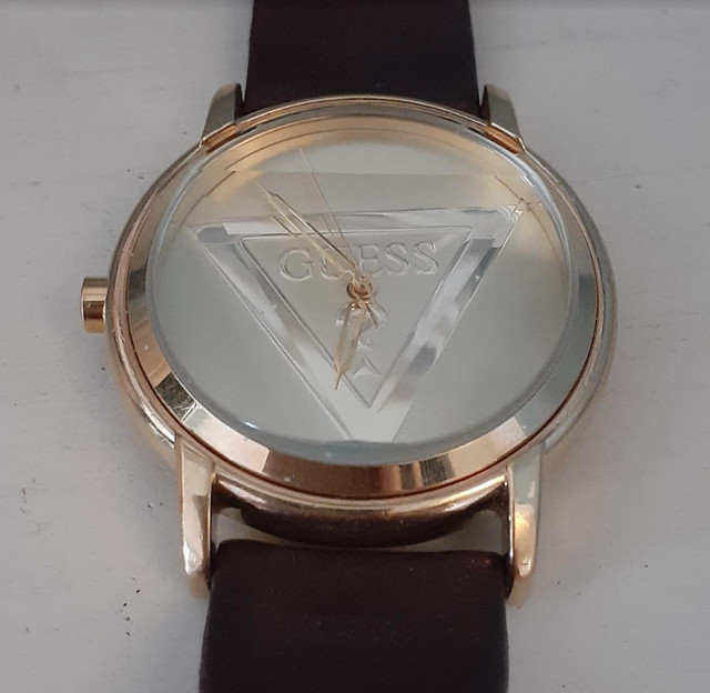 Guess ? Analog Women's Watch faceted crystal - for parts repair in Jewellery & Watches in Markham / York Region