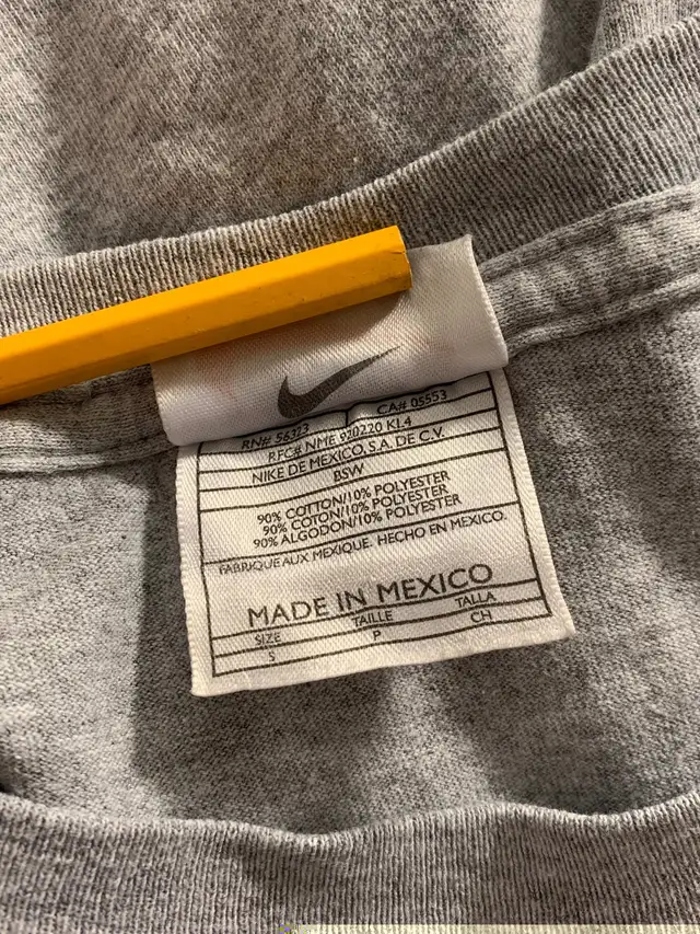 Vintage 90s Nike Spellout Logo Grey Short Sleeve T-Shirt Size S in Men's in Mississauga / Peel Region - Image 7