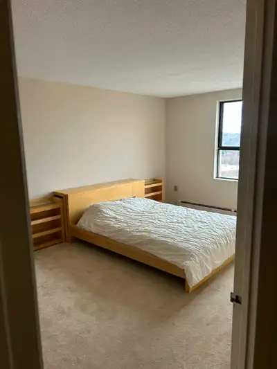 Room is available starting July 1st. 700 Wonderland Road North Price: 850$ A spacious 30 square mete...