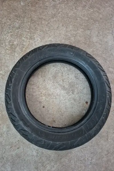 Michelin 120/80/14 pratiquement neuf